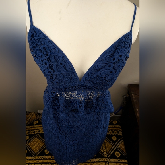 Guess| woman's | SZ 4 - Picture 4 of 6